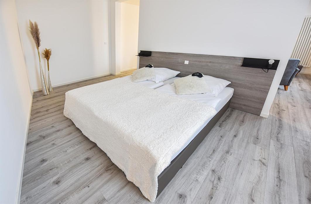 Prima Inn Hotel & Hof Neuruppin - Digitales & Rezeptionsloses Motel Zewnętrze zdjęcie