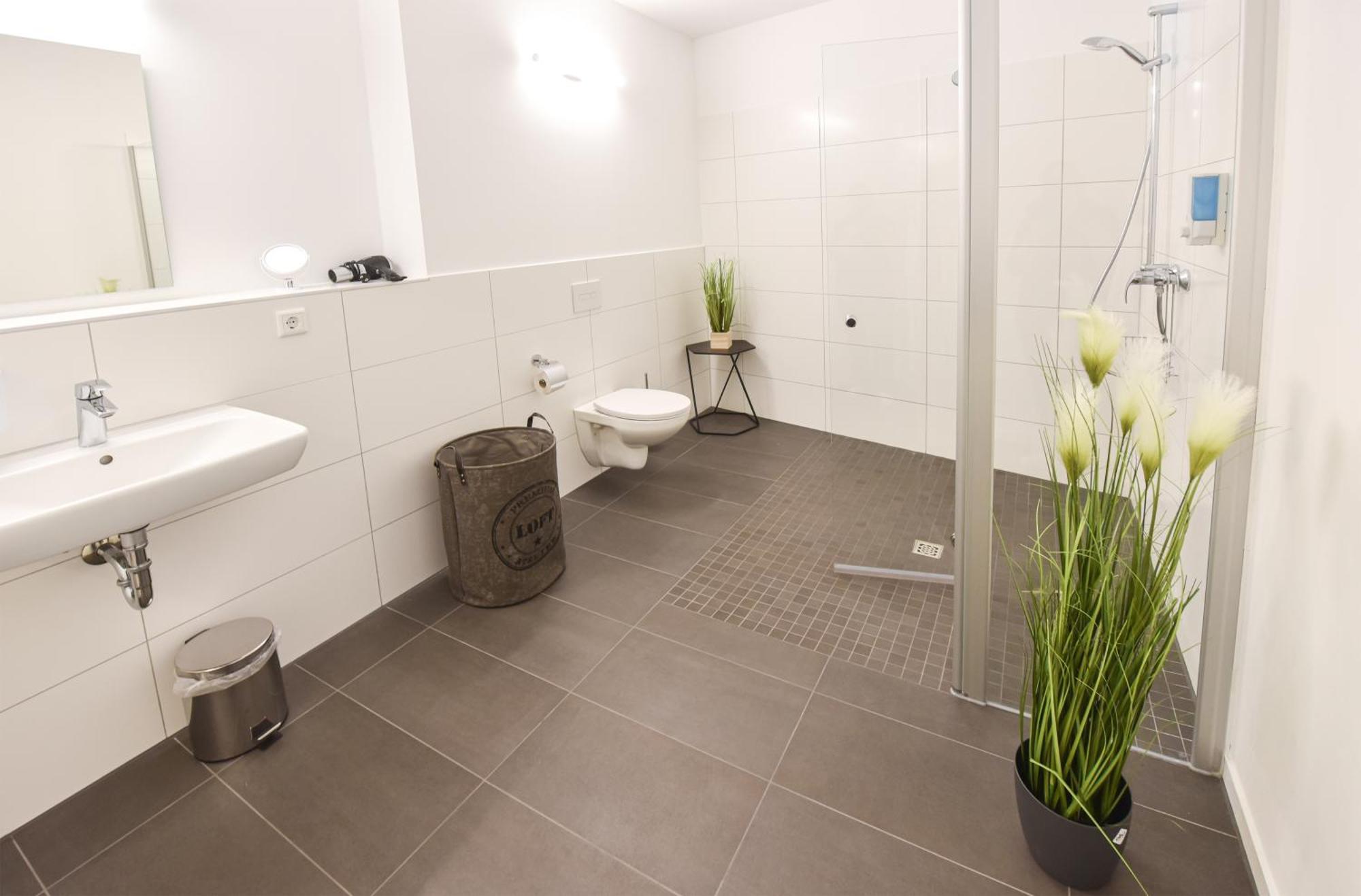 Prima Inn Hotel & Hof Neuruppin - Digitales & Rezeptionsloses Motel Zewnętrze zdjęcie